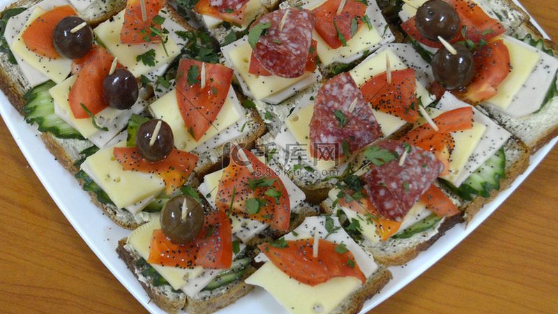 狗狗饼干与磨牙棒：揭秘宠物零食的差异化功能
