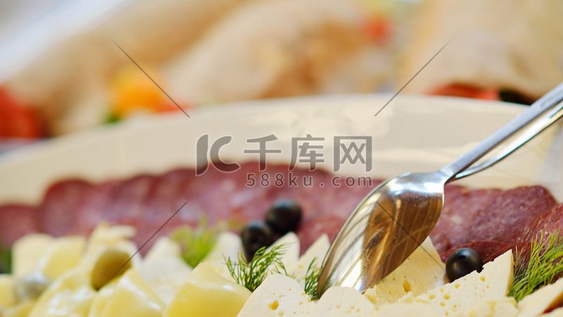 夫妻俩速冻食品店的创业之路：从零到有的真实经历